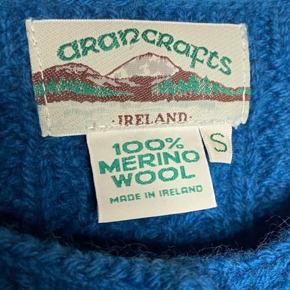 100% Merino Wool Blue Cardigan with jeweled buttons - Picture 2 of 5